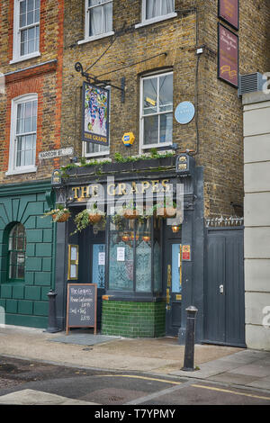 the grapes pub limehouse london pub Stock Photo - Alamy