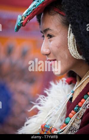India, Jammu and Kashmir, Ladakh, Hemis, Naropa festival of 2018, two hundred and ninety nine Ladakhie women performed the dance of Shondol, recorded in the Guinness World Records as the biggest Ladakhi dance, women wearing perak, traditional headdress adorned with turquoises Stock Photo
