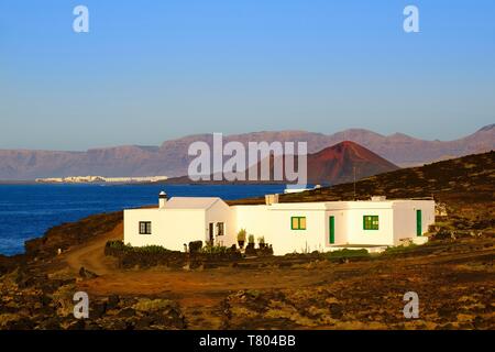 Residential house in volcanic landscape, Tenesar, near Tinajo, Montana Bermeja, Club La Santa, back Risco de Famara, Lanzarote, Canary Islands, Spain Stock Photo