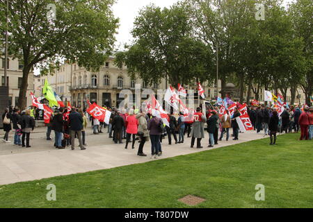 Le 09 Mai 2019 Plus de 100 000 fonctionnaires ont manifesté en France, plus de 1000 à Niort à l'appel de 9 syndicats pour la défense du Service public Stock Photo