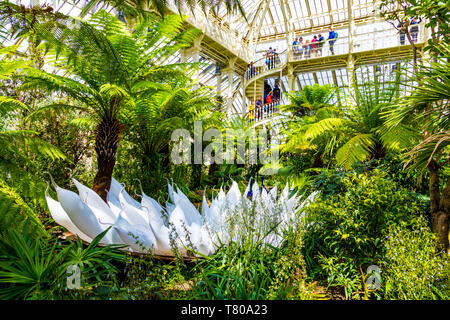 4th May 2019 - Dale Chihuly glass sculpture as part of temporary exhibition at Kew Gardens, London Stock Photo