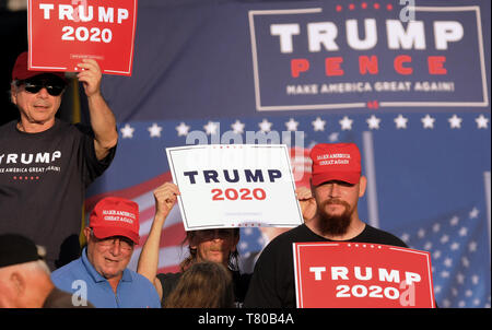 Panama City Beach, Florida, USA. 08th May, 2019. Supporters of U.S. President Donald Trump hold signs at a Make America Great Again rally at the Aaron Bessant Park  Amphitheater on May 8, 2019 in Panama City Beach, Florida. (Paul Hennessy/Alamy) Credit: Paul Hennessy/Alamy Live News Stock Photo