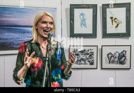 London, UK. 09th May, 2019. This year's special guest invited to open the Wimbledon Art fair was actress and broadcaster, Anneka Rice best known for her program ‘Treasure Hunt' broadcasted on Channel 4 in the early eighties.Paul Quezada-Neiman/Alamy Live News Credit: Paul Quezada-Neiman/Alamy Live News Stock Photo