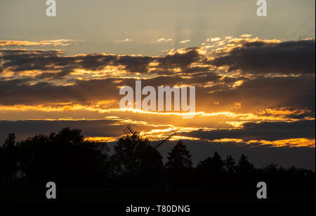 Hanover, Germany. 09th May, 2019. The sun goes down behind the Other Windmill. Credit: Christophe Gateau/dpa/Alamy Live News Stock Photo