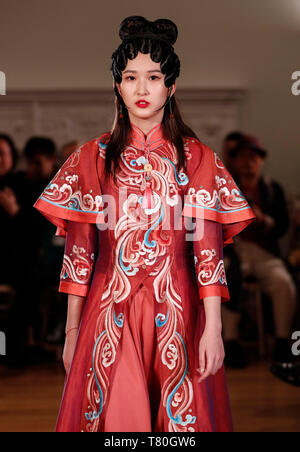 London, UK. 8th May, 2019. A model walks the runway during the Zhejiang Traditional Craft Innovation Exhibition at Asia House in London, Britain on May 8, 2019. Organized by the Zhejiang Provincial Department of Culture and Tourism, the exhibition is a part of the fifth London Crafts Week and will last for four days. Credit: Han Yan/Xinhua/Alamy Live News Stock Photo