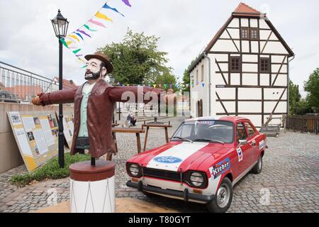 Lommatzsch, Germany. 09th May, 2019. The replica of a Ford Escort MK1 Coupe from the film 'Two like pitch and sulphur' is in front of the Terence Hill Museum. The museum in honour of the actor whose real name is Mario Girotti will be opened on 11 May 2019 in the town of 5000 inhabitants. Credit: Sebastian Kahnert/dpa-Zentralbild/dpa/Alamy Live News Stock Photo