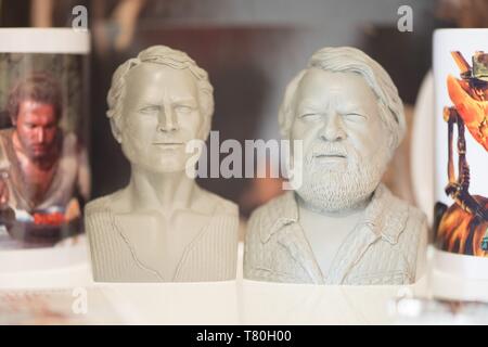 Lommatzsch, Germany. 09th May, 2019. Two busts of the actors Terence Hill (l) and Bud Spencer stand in a showcase in the Terence Hill Museum. The museum in honour of the actor whose real name is Mario Girotti will be opened on 11 May 2019 in the town of 5000 inhabitants. Credit: Sebastian Kahnert/dpa-Zentralbild/dpa/Alamy Live News Stock Photo