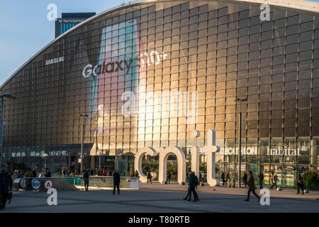 Kongresszentrum CNIT Centre des Nouvelles Industries et Technologies im Hochhausviertel La Defense, Paris, Frankreich  |  convention centre Centre of  Stock Photo