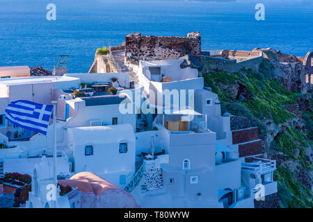 View of whitewashed buildings and Byzantine castle ruins in Oia, Santorini, Greece Stock Photo