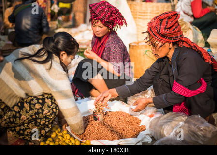 Market stall owned by Pa-O tribe, Ywama Market, Inle Lake, Shan State, Myanmar (Burma), Asia Stock Photo