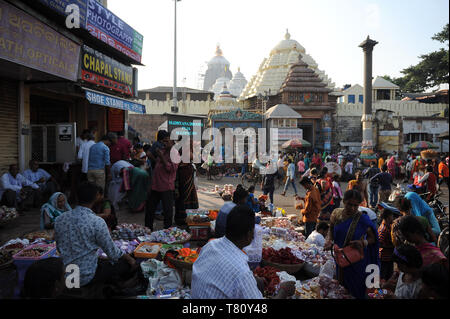 Busy street market in the late afternoon outside the Jagannath Temple, Puri, Odisha, India, Asia Stock Photo