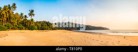 Paradise Beach at sunset (Sar Sar Aw Beach), Dawei Peninsula, Tanintharyi Region, Myanmar (Burma), Asia Stock Photo