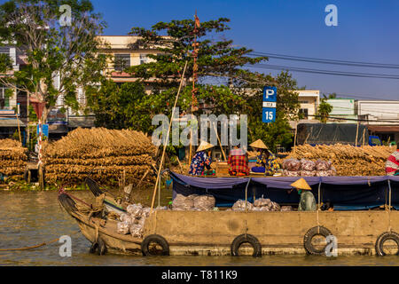 The floating market outside of Can Tho, Vietnam, Indochina, Southeast Asia, Asia Stock Photo