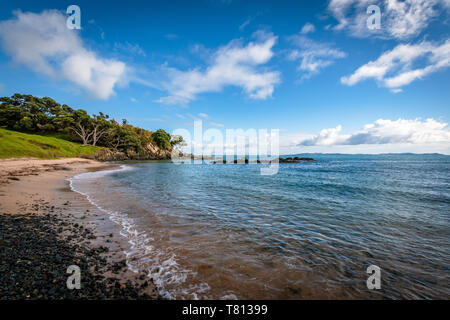 Hiking on the beautiful coast of Doubtless Bay in Northland, New Zealand Stock Photo