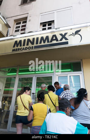 Havana The Capital Of Cuba Has Queues Because Of Us Embargo You Get National Ration But Also Other Goods Are Scarce So Queuing Is Common Stock Photo Alamy