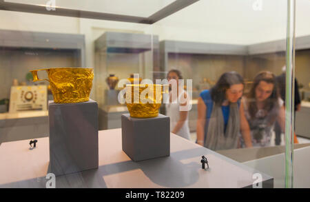 Vasija de Oro, Tumba de Tholos, Museo Arqueológico Nacional, Atenas, Grecia Stock Photo