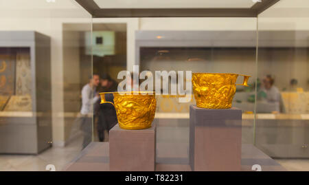 Vasija de Oro, Tumba de Tholos, Museo Arqueológico Nacional, Atenas, Grecia Stock Photo