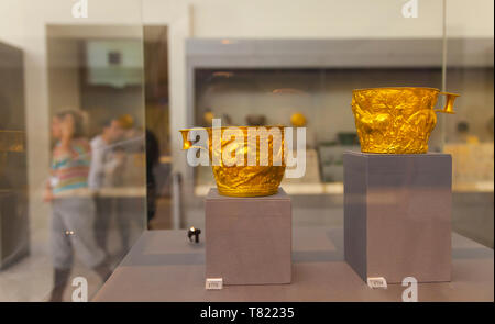 Vasija de Oro, Tumba de Tholos, Museo Arqueológico Nacional, Atenas, Grecia Stock Photo