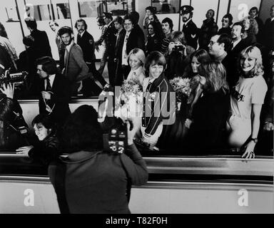 three songs to be recorded in The Hague, for Dutch TV program 'een van de acht' on november 23, 1976 Schiphol airport, Netherlands - ,  *** Local Caption *** abba Benny Andersson Agnetha Fältskog Björn Ulvaeus Anni-Frid Lyngstad Stock Photo