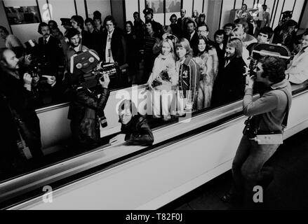 three songs to be recorded in The Hague, for Dutch TV program 'een van de acht' on november 23, 1976Schiphol airport, Netherlands - 1976,  *** Local Caption *** abba Benny Andersson Agnetha Fältskog Björn Ulvaeus Anni-Frid Lyngstad Stock Photo