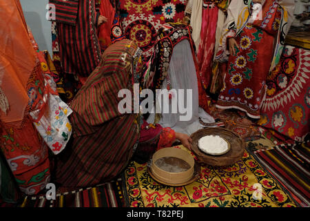 Hermafroditlar bilan jinsiy aloqada bolgan ayollar Kiyim ostida kokrak uchlari porno video