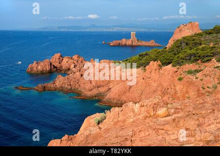 France, Var, Agay area next to Saint Raphael, Massif de l'Esterel (Esterel Massif), the Corniche d'Or, the ile d'Or island tower next to the Dramont cape Stock Photo