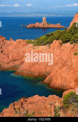 France, Var, Agay area next to Saint Raphael, Massif de l'Esterel (Esterel Massif), the Corniche d'Or, the ile d'Or island tower next to the Dramont cape Stock Photo