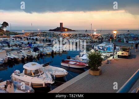 France, Var, Agay area next to Saint Raphael, Massif de l'Esterel (Esterel Massif), the Corniche d'Or, the Poussai port and the ile d'Or island tower next to the Dramont cape, citroen Mehari Stock Photo