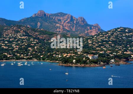 France, Var, Agay area next to Saint Raphael, Massif de l'Esterel (Esterel Massif), the harbor and village of Agay, the peak of Cap Roux in the background Stock Photo