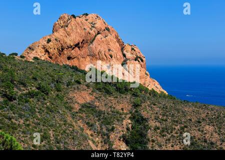 France, Var, Agay area next to Saint Raphael, Massif de l'Esterel (Esterel Massif), Massif of Cap Roux, Saint Barthelemy rock Stock Photo