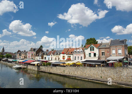 Amiens (northern France): terraces of cafes and restaurants and facade of typical houses in the district of Saint-Leu, along the Somme river, Òquai Be Stock Photo