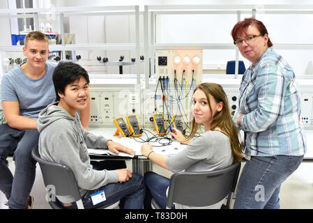 technical vocational training in industry: young apprentices and trainers in the classroom Stock Photo