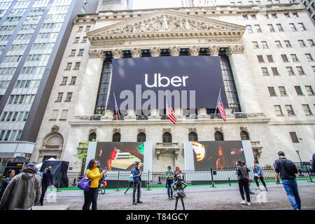 New York, USA. 10th May, 2019. An Uber banner adorns the facade of the New York Stock Exchange ahead of the ride sharing company's IPO (Initial Public Offering), on May 10, 2019, in New York (PHOTO: VANESSA CARVALHO/BRAZIL PHOTO PRESS) Credit: Brazil Photo Press/Alamy Live News Stock Photo