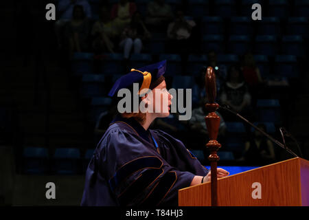 Morgantown, West Virginia, USA. 10th May, 2019. 13 year old journalist HILDE LYSIAK delivers commencement address at Reed School of Media at West Virginia University Credit: Preston Ehrler/ZUMA Wire/Alamy Live News Stock Photo