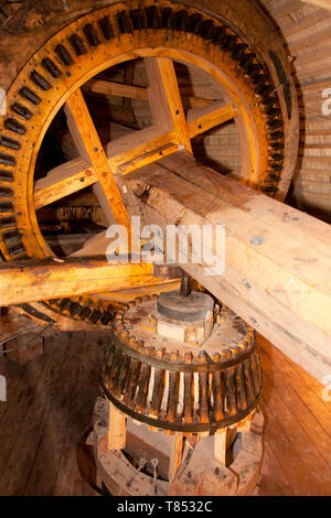 Windmill Lever Wooden gears of a historic windmill Stock Photo - Alamy