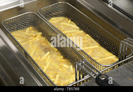 Chips deep fat frying Stock Photo - Alamy