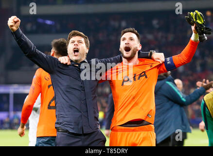 AMSTERDAM, Netherlands. 08 May, 2019. Tottenham Hotspur manager Mauricio Pochettino  celebrate with Tottenham Hotspur's Hugo Lloris After UEFA Champio Stock Photo