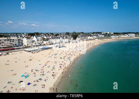 France, Morbihan, Presqu'ile de Quiberon (Quiberon peninsula), Quiberon, Port Maria, la Grande Plage (aerial view) Stock Photo