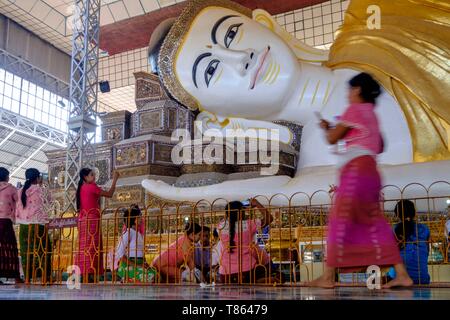 Myanmar Burma, Bago, Pegu, lying Buddha of Shwethalyaung, 54 length, built in 994 by King Migadepa Stock Photo