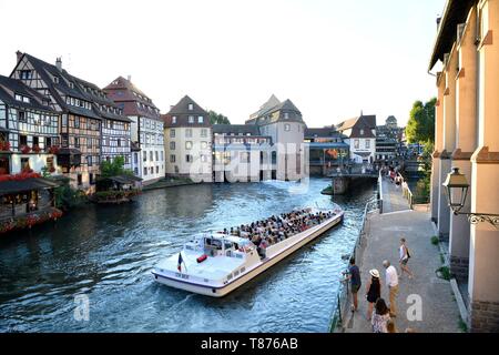 France, Bas Rhin, Strasbourg, old town listed as World Heritage by UNESCO, Petite France District, lock on the Ill river towards the Quai des Moulins Stock Photo