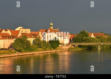 Germany, Bavaria, Upper Palatinate, Regensburg, historical center listed as World Heritage by UNESCO, Danube river banks and St. Oswald church Stock Photo