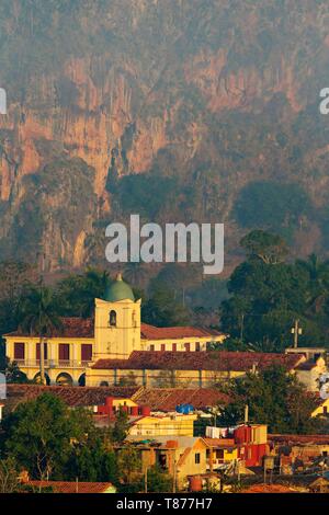 Cuba, Province of Pinar del Rio, Vinales, Vinales Valley, Vinales National Park classified UNESCO World Heritage, the mogotes and the village of Vinales Stock Photo