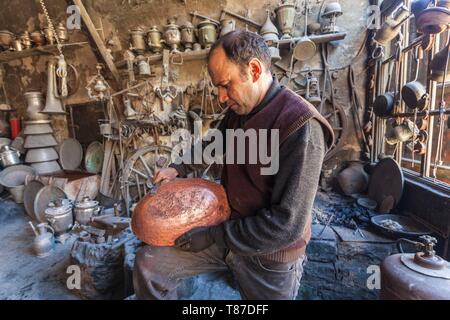 Azerbaijan, Lahic, metalworker Stock Photo