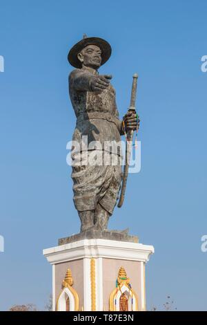 Laos, Vientiane, Mekong Riverfront, statue of former Laotian King Chao Anouvong Stock Photo