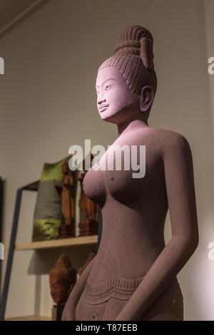 Cambodia, Siem Reap, traditional crafts for sale, reproductions of Angkor-era sculpture Stock Photo