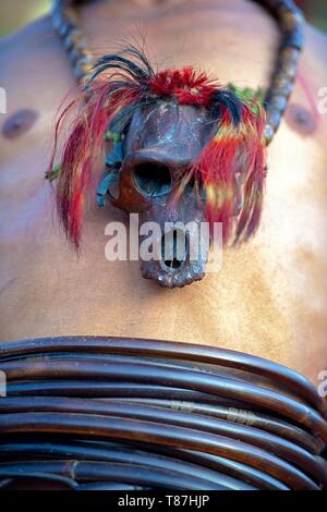 India, Arunachal Pradesh, Khonsa, the Chalo Loku festival of the Nokte tribe, warrior wearing a monkey skull Stock Photo