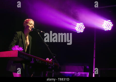 Nina Nesbitt performing at the Glavanisers at SWG3 in Glasgow on Wednesday 10th April 2019. also on stage with Nina was Lewis Capaldi, singer of the current No1 UK single  Featuring: Nina Nesbitt Where: Glasgow, Scotland, United Kingdom When: 10 Apr 2019 Credit: Peter Kaminski/WENN.com