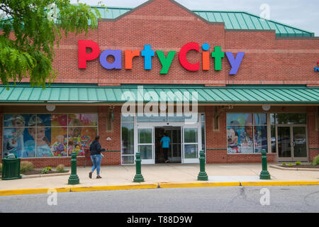 Party City Store Front Stock Photo - Alamy