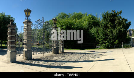 Ornate iron gates in the Constance/Kreuzlingen town garden, Swiss-German border Stock Photo