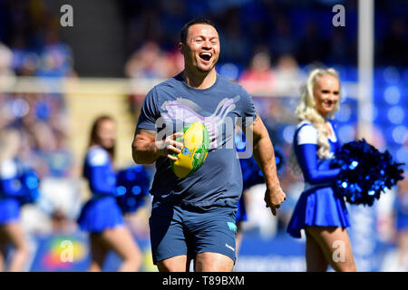 Halliwell Jones Stadium, Warrington, UK. 12th May, 2019. Coral Challenge Cup rugby sixth round, Warrington Wolves versus Wigan Warriors; Former Bradford Bulls player Robbie Hunter-Paul, enjoying himself while racing the Wire Flyer at half time Credit: Action Plus Sports/Alamy Live News Stock Photo
